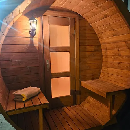 Mount Bolton Loft House Camping *