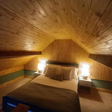 Mount Bolton Loft House Camping *