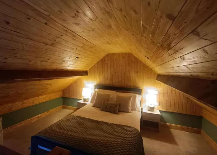 Mount Bolton Loft House Camping *